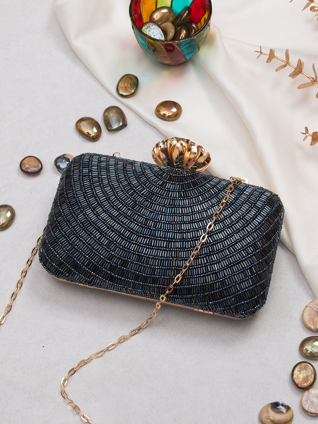 swisni navy bue embroidred clutch