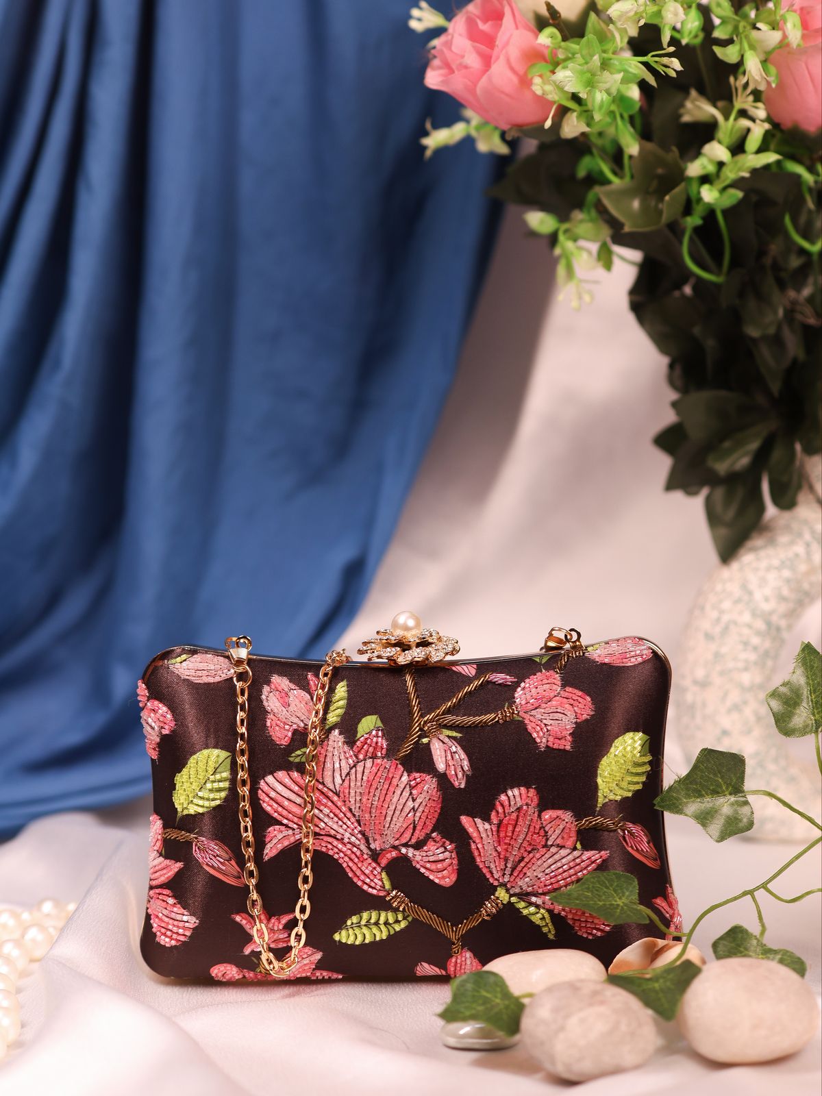 Swisni Embroidered Clutches - SWIS-1626 - Detail View 9