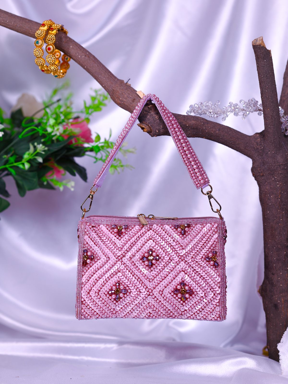 Swisni Royal Clutches - SWIS-2612 - Detail View 2