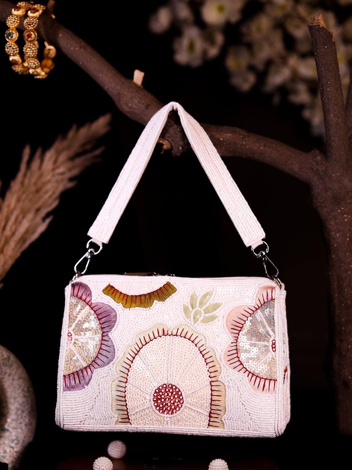 Swisni Royal Clutches - SWIS-2616 - Detail View 3