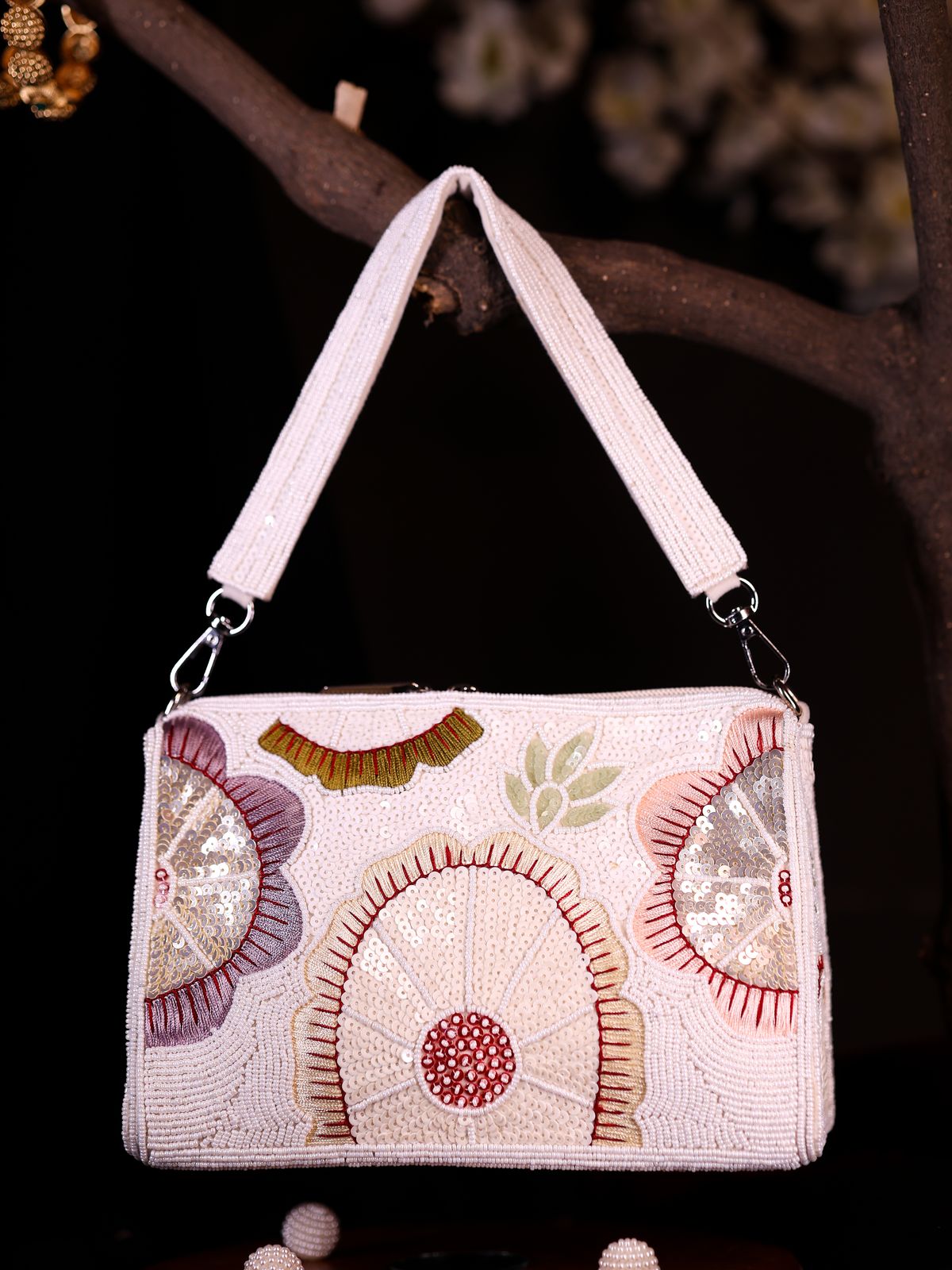 Swisni Royal Clutches - SWIS-2616 - Detail View 4