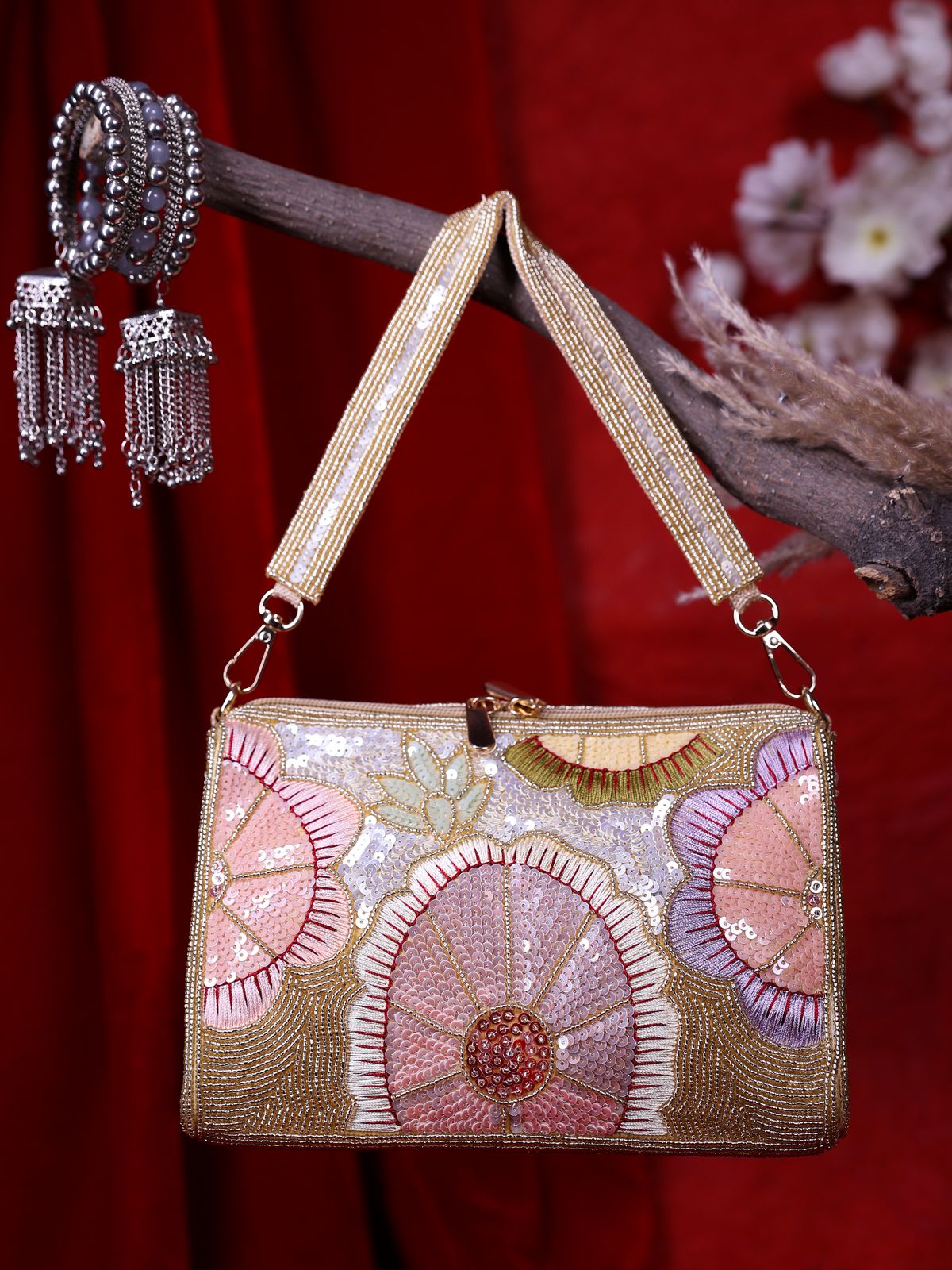 Swisni Royal Clutches - SWIS-2617 - Detail View 3