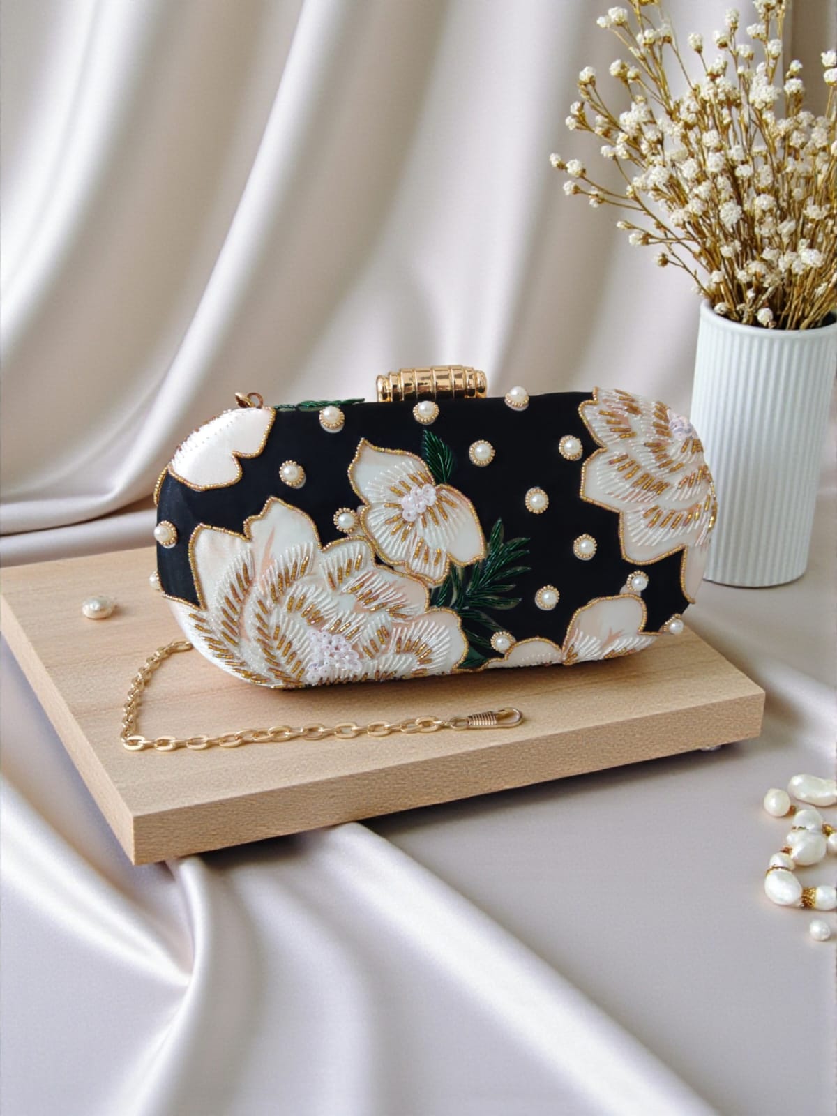 Swisni Embroidered Clutches - SWIS-3742 - Detail View 6