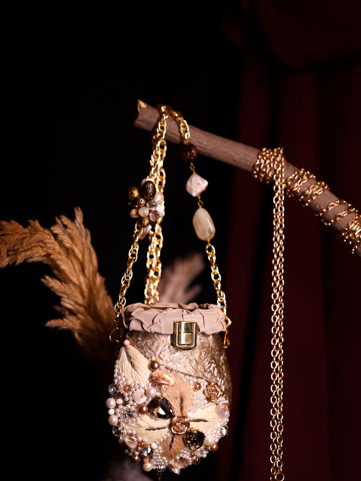 Swisni Royal Clutches - SWIS-4007 - Detail View 3