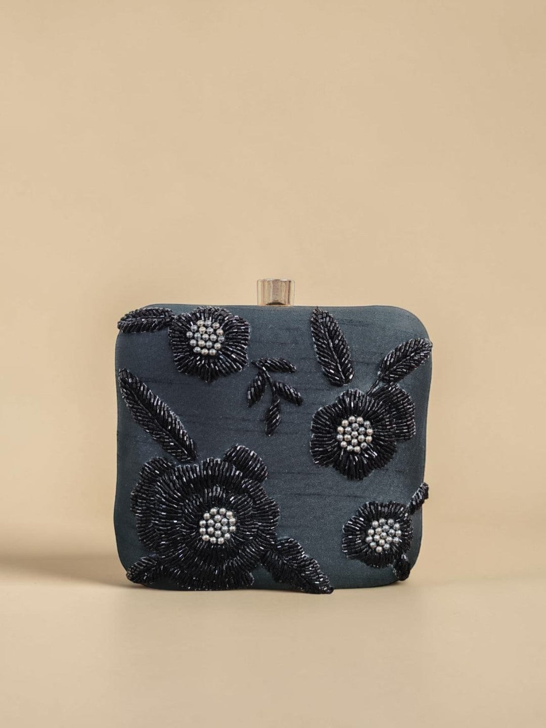 Swisni Embroidered Clutches - SWIS-4403 - Creative View