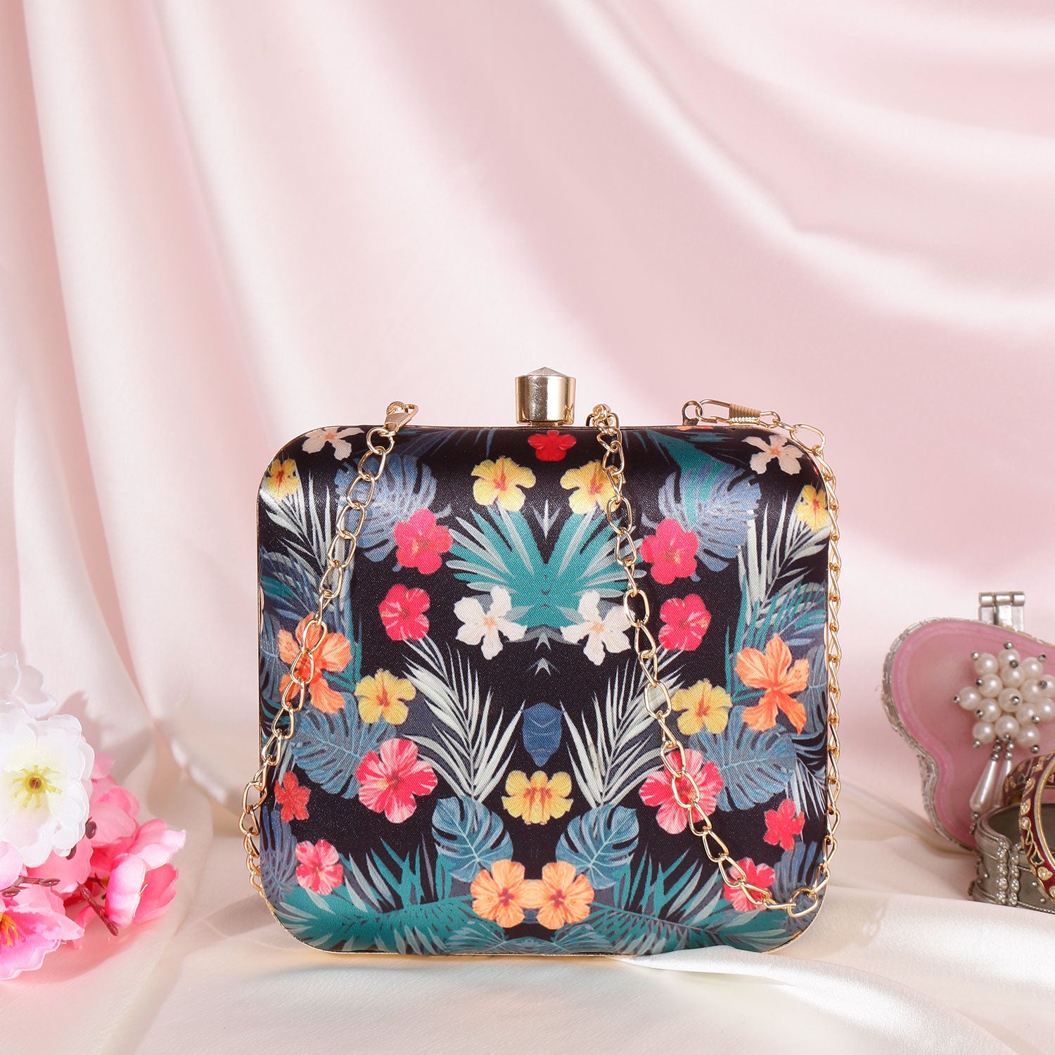 Swisni Printed Clutches - SWIS-466 - Detail View 2